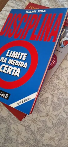 Dois livros ""Disciplina, Limite na Medida Certa" e "Casamento Blindado"