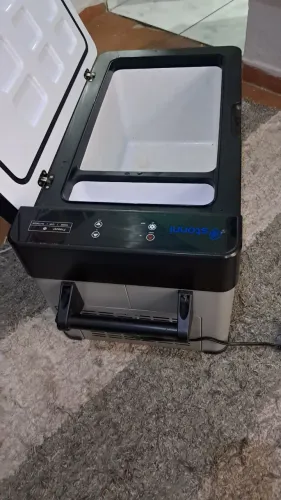 Geladeira para carreta, caminhão , nova está gelando bem ótima para caminhoneiros 