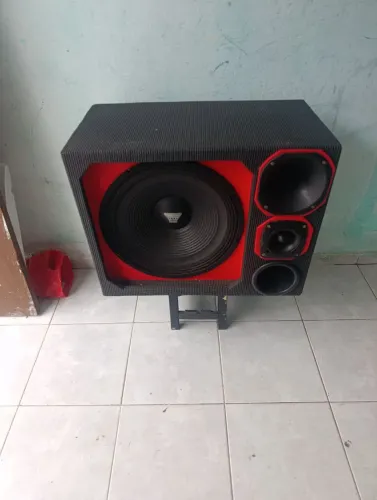 Caixa de som Trio fone de 15 pesado, twitter e corneta JBL bate muito