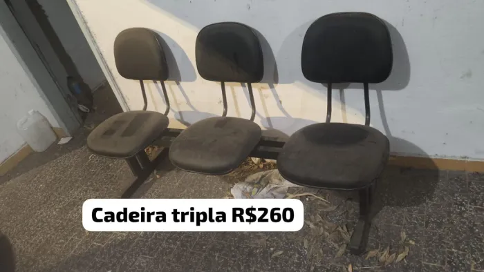 Cadeira tripla usada