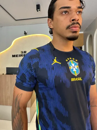 Camisa seleção azul ?
