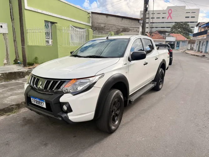 Mitsubishi L200 Tri. Outdo. GLS 2.4 CD 4X4 Die. AUT 2023