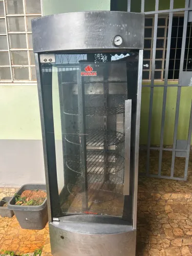 Máquina de assar frango giratória