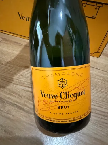 Veuve Clicquot Champagne 