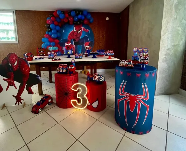 ? Kit Festa Homem-Aranha Completo | 3 Cilindros + Painel Redondo + Bolo Fake