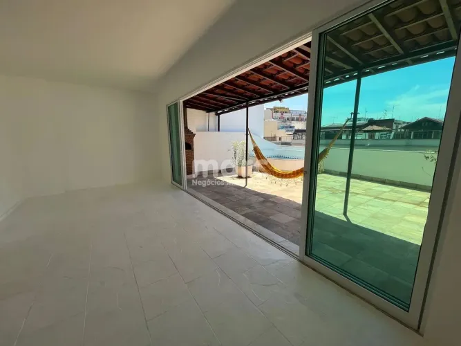 Cobertura linear na Bela Vista para venda, com 228m², 04 dormitórios, sendo 01 suíte, terr