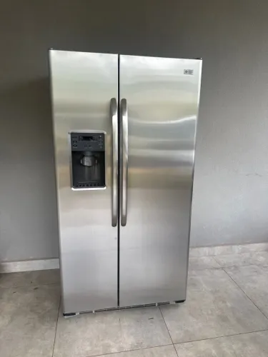Geladeira GE Side by Side 549L - com fábrica de gelo
