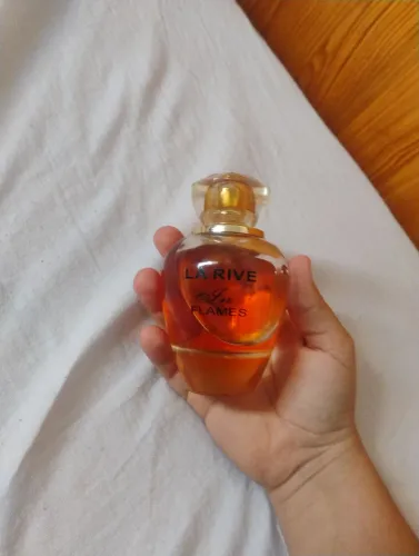 Perfume lá rive in flames