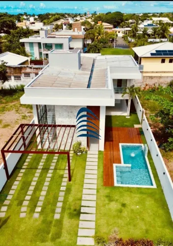 Casa de Luxo em Guarajuba com 8 Suítes e 320m², Próxima à Praia