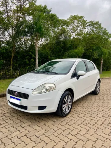 Fiat Punto Attractive 1.4 Fire Flex 8V 5P 2011