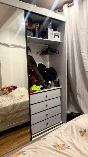 Guarda roupa com porta de correr