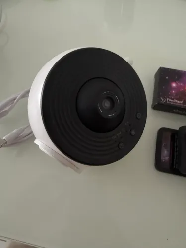 Projetor de galáxias branco usb c funcionando mas com defeito