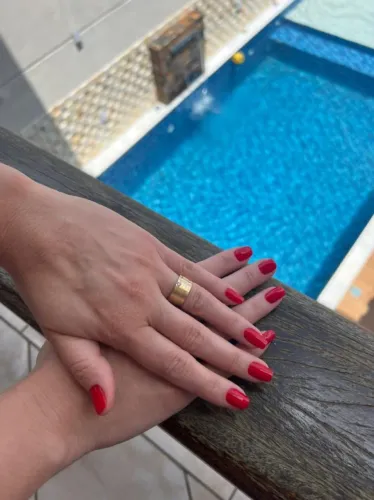 Manicure e pedicure a domicílio e com hora marcada.