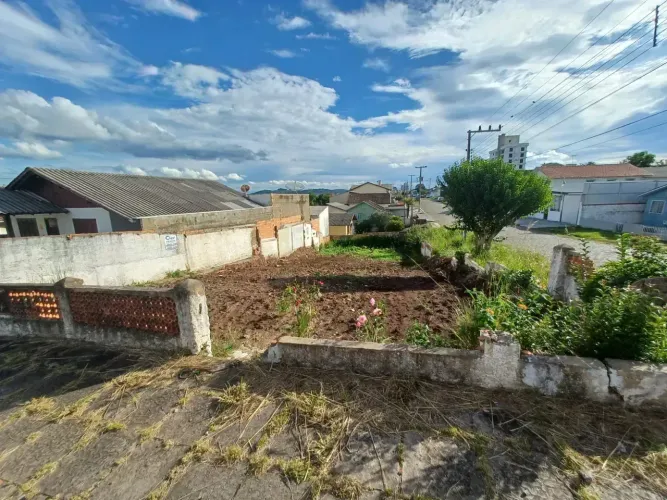 Terreno com casa no bairro Caravágio em LAGES