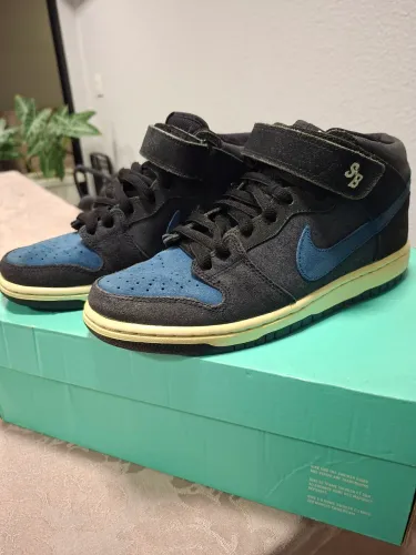 Tênis Nike Dunk Mid