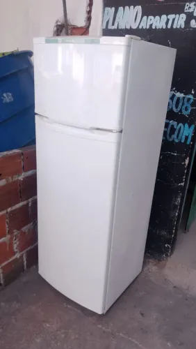 Geladeira em perfeitas condições 