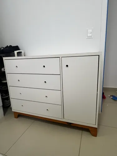 Vendo cômoda com 4 gavetas em excelente estado