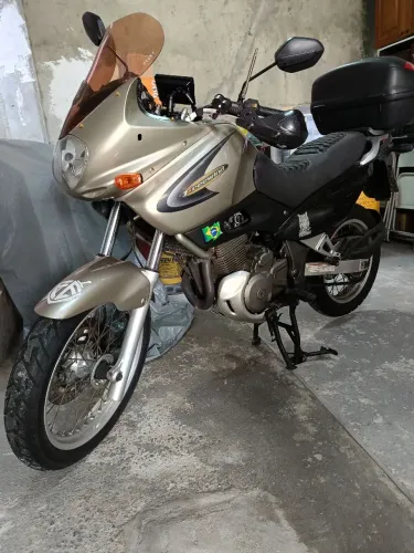 Suzuki XF 650 FreeWind 2001 Dourada