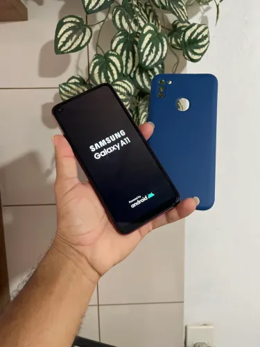 Vendo Samsung Galaxy A11 de 64gb em ótimas condições já com capa e película 3D