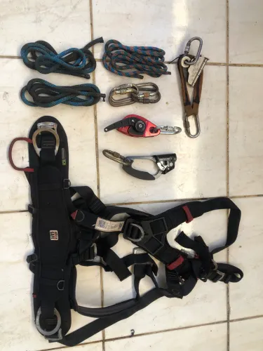 Cinto UlTRA. SAFE. Tipo PQD alpinista Industrial