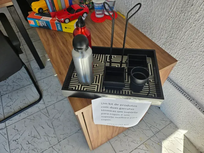 Garrafa para beber alumínio novas e suporte para copos