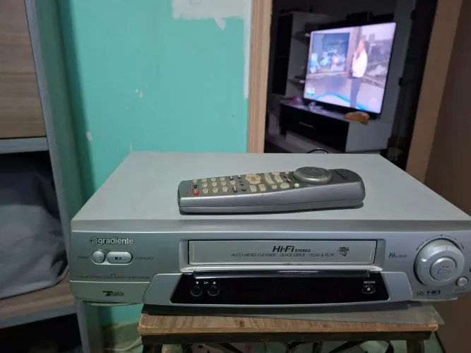 Vídeo Cassete Hi-Fi Stereo Gradiente
