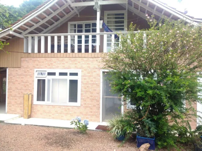 Casa Ampla com 5 Quartos e Terreno de 800m² - Bairro Laranjeiras