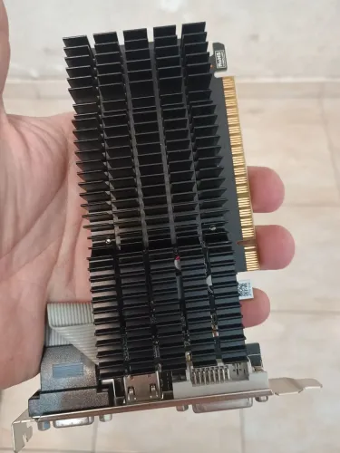 GT 710 1GB extremamente conservada