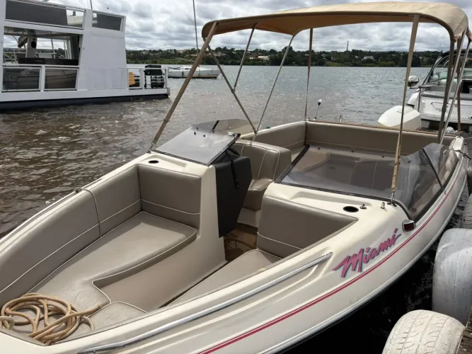 Lancha 22 pés motor 175hp