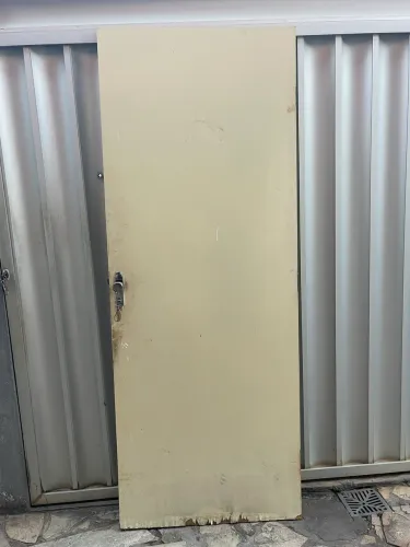 Porta com fechadura e chave