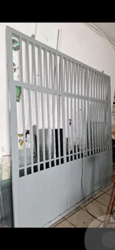 Portão de metalon