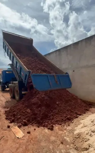 Doação Terra pra aterro grama fundação 