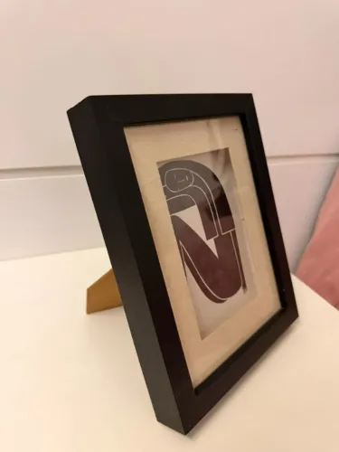 Porta-Retrato 10x15 com Moldura Preta e detalhe em Tecido Bege - Como Novo