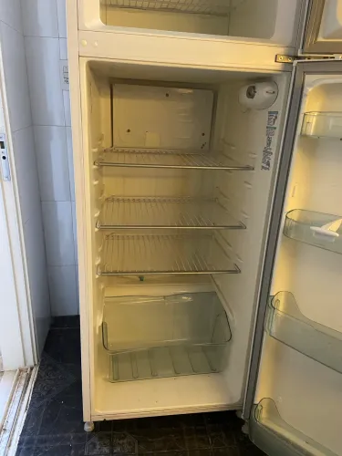 Geladeira Eletrolux 2 portas 220v
