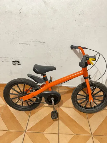 Vende - se bicicleta semi nova 