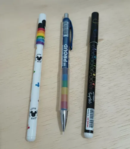 Kit Escrita Canetas e Lapiseira Mickey Mouse Pride LGBTQIA+