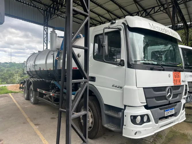 Vende-se 4 caminhões