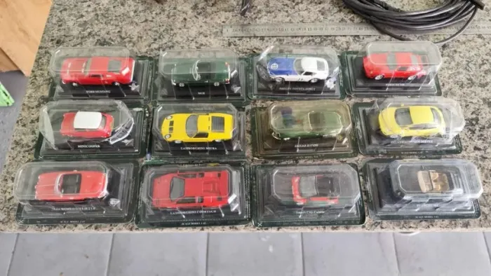 lote com 12 veículos escala 1:43