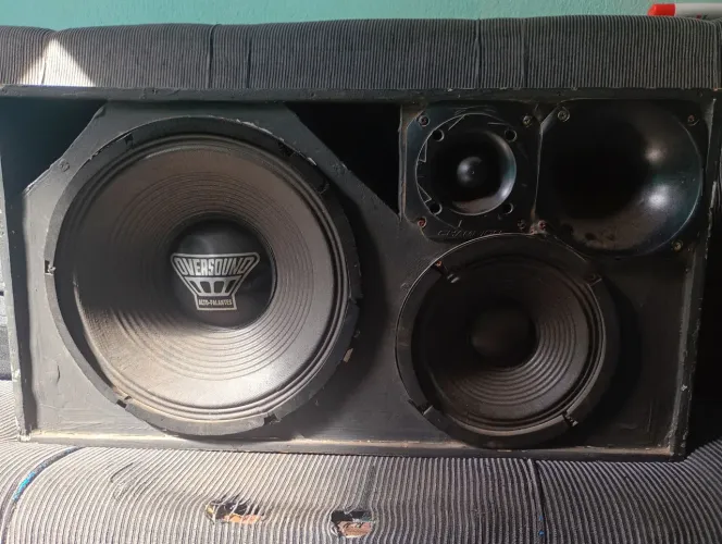 Som potente pra vender e troca em algum do meu interesse R$ 700