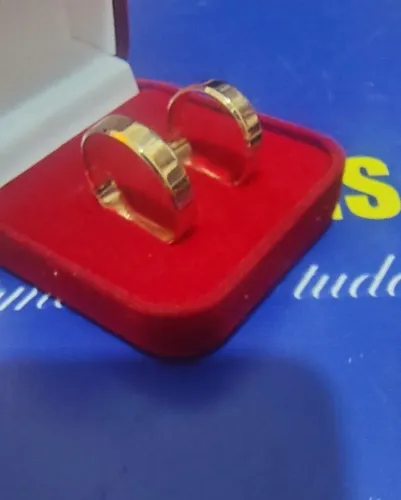 Par alianças casal ouro 18 kilates Peso 5.00 grama 4,5 mm.