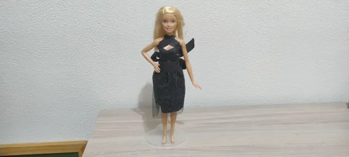 Boneca Barbie Viajante Explorar e Descobrir - Mattel FWV25