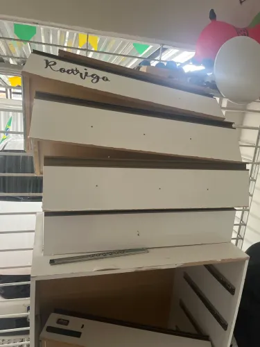 Peças de uma cômoda