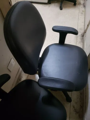 Vendo 2,Cadeira em couro sintetico