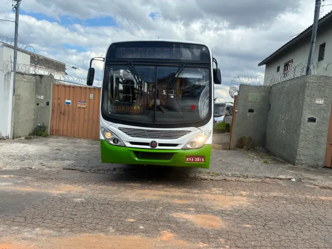 Torino ano 2013 Mercedes 1519