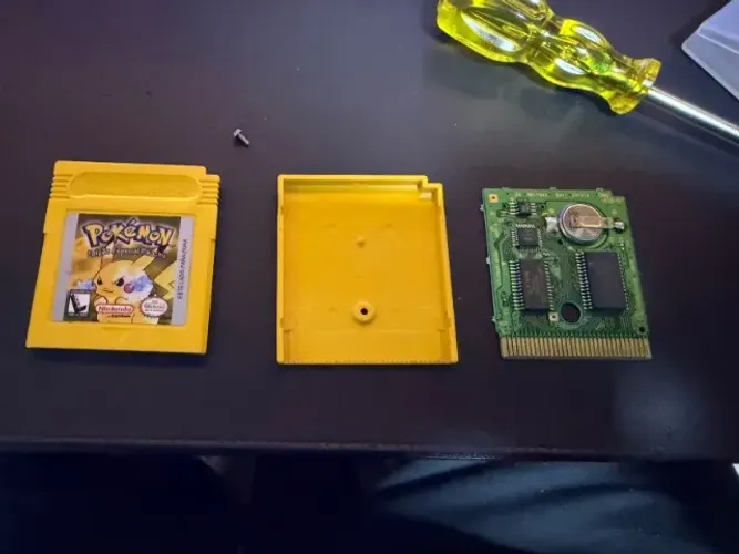 Cartucho GBC - Pokemon Yellow (Original)