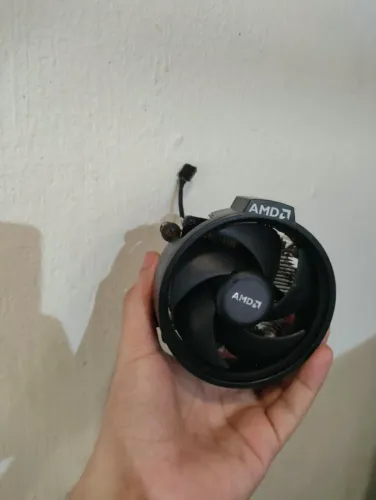 ? COOLER AMD ORIGINAL AM4 ?