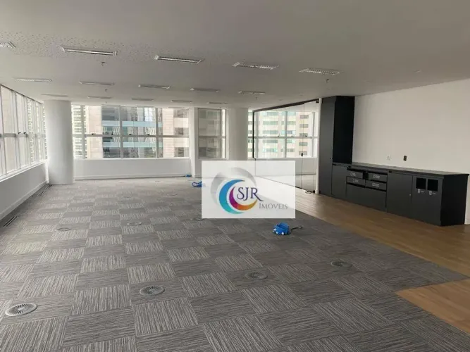 Conjunto Comercial de 385m² com 8 vagas na Vila Olímpia!