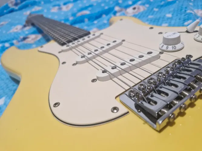 Guitarra Strinberg Amarela Strato