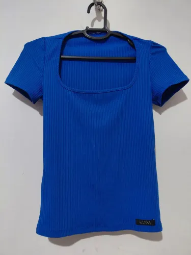 Blusa azul canelada