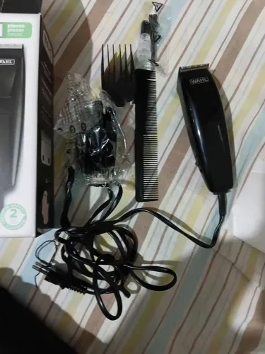 Maquina de cortar cabelo semi nova 70 reais